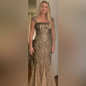 Gorgeous adrianna papell dress wear to a wedding or prom